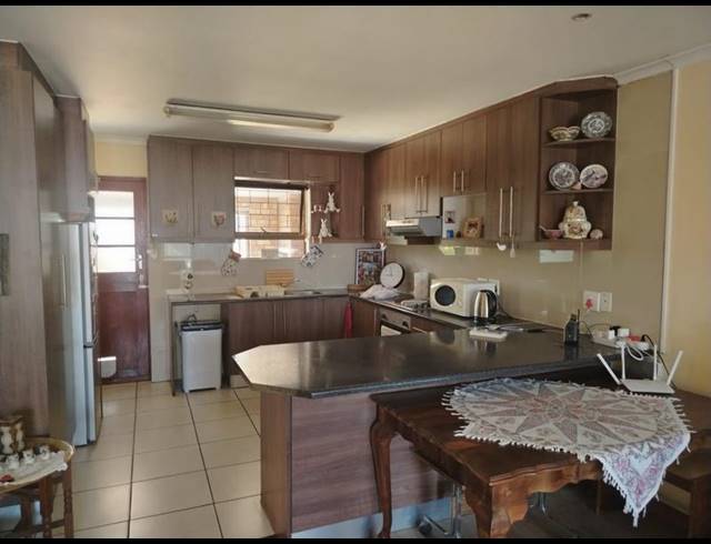 2 BEDROOM CLUSTER FOR SALE IN AMANDELRUG